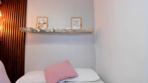 Snapshot of lana_jonnes_ chatting on December 2025 09:43:01 PM Lana igauroraaaaaaaaa 1 online show from December 2025 09:43:01 PM