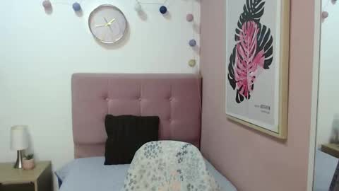 Lanna online show from November 2025 01:00:02 PM