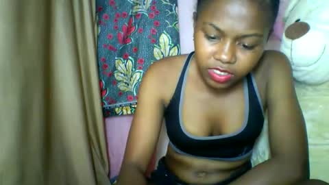 Snapshot of lara_belle chatting on May 2026 10:03:01 PM lara_belle online show from May 2026 10:03:01 PM