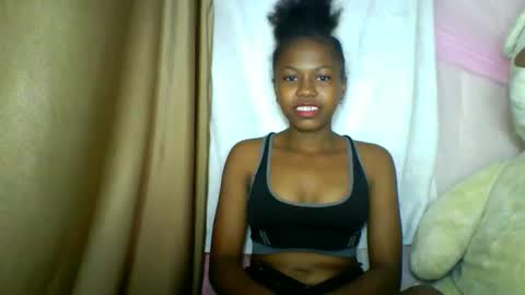 Snapshot of lara_belle chatting on May 2026 10:59:02 PM lara_belle online show from May 2026 10:59:02 PM