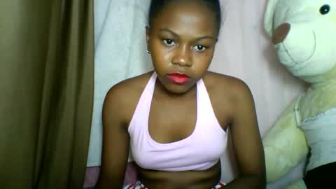 Snapshot of lara_belle chatting on May 2026 05:37:01 AM lara_belle online show from May 2026 05:37:01 AM