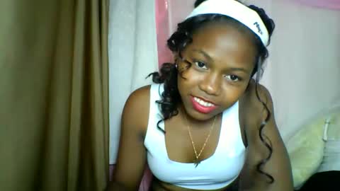 Snapshot of lara_belle chatting on May 2026 09:47:02 AM lara_belle online show from May 2026 09:47:02 AM