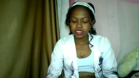 Snapshot of lara_belle chatting on May 2026 09:53:02 PM lara_belle online show from May 2026 09:53:02 PM