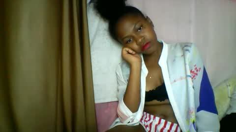Snapshot of lara_belle chatting on May 2026 11:12:03 PM lara_belle online show from May 2026 11:12:03 PM