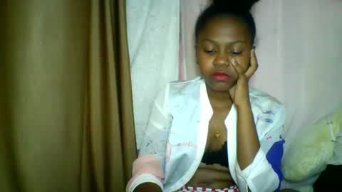 Snapshot of lara_belle chatting on May 2026 12:40:02 AM lara_belle online show from May 2026 12:40:02 AM