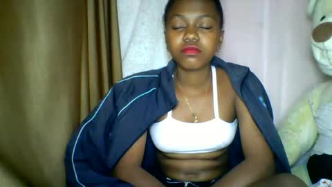 Snapshot of lara_belle chatting on May 2026 01:07:02 PM lara_belle online show from May 2026 01:07:02 PM
