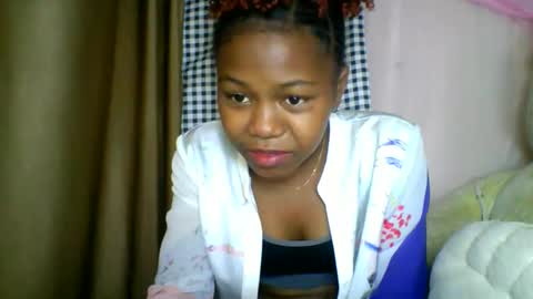 Snapshot of lara_belle chatting on May 2026 04:32:02 AM lara_belle online show from May 2026 04:32:02 AM