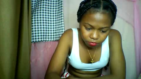 Snapshot of lara_belle chatting on June 2026 07:19:02 PM lara_belle online show from June 2026 07:19:02 PM