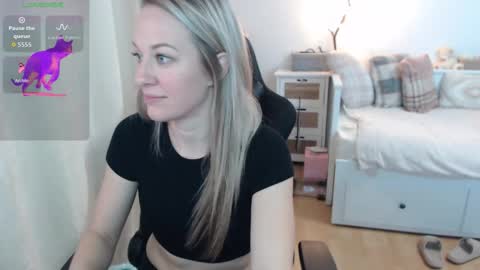 Lara online show from November 2025 05:22:01 PM