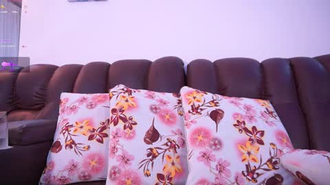 Hello Guys I am Lara Giraldo  WELCOME To my room online show from November 2025 12:43:01 AM