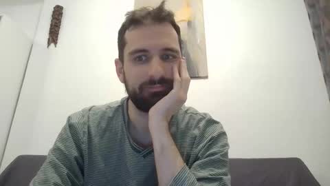 laraaan online show from December 2025 10:05:01 PM