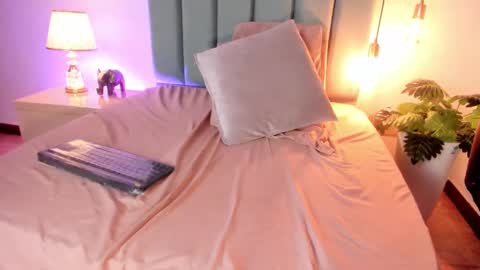  Lara Gold  online show from February 2025 01:05:01 AM