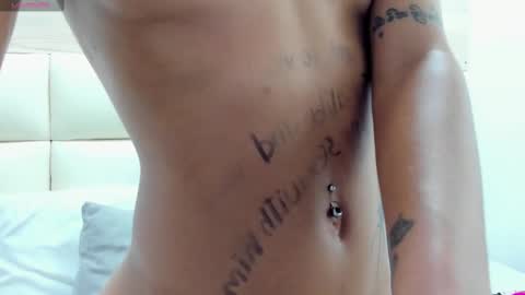 Snapshot of laramoon_ chatting on February 2025 04:48:01 PM LARA online show from February 2025 04:48:01 PM