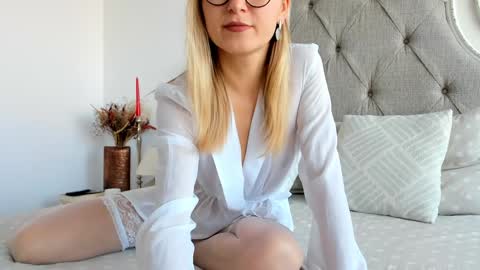 Larissa online show from January 2025 12:48:01 PM