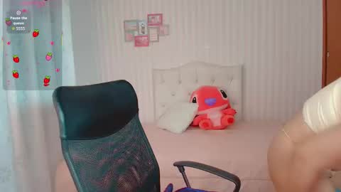 Larissas online show from November 2025 06:28:02 PM