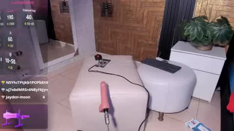 Snapshot of larossx chatting on May 2026 08:37:01 PM online show from May 2026 08:37:01 PM