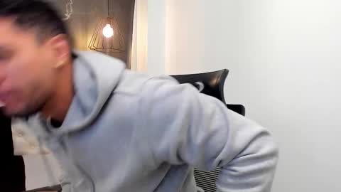 andrew online show from November 2025 01:02:02 PM