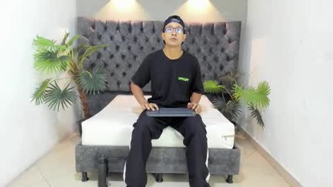 LARRY online show from January 2026 12:32:02 PM