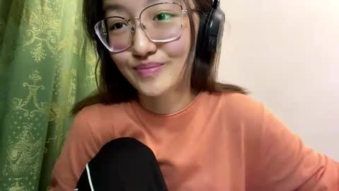 Snapshot of lasonyaarango chatting on November 2025 12:00:02 PM Aiko online show from November 2025 12:00:02 PM