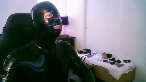 latexminheadroom online show from December 2025 07:07:02 PM