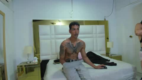 Snapshot of latin_couple20y chatting on April 2026 03:26:02 AM Johana y Santiago online show from April 2026 03:26:02 AM
