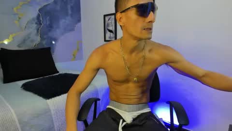 Snapshot of latin_crissex chatting on November 2025 12:17:01 PM crissex online show from November 2025 12:17:01 PM