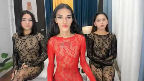 Snapshot of latina_goddes4uxxx chatting on October 2025 08:11:02 AM ask me online show from October 2025 08:11:02 AM