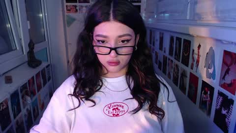 Snapshot of latina_mia chatting on January 2025 01:29:01 PM miiiiiiaaaa online show from January 2025 01:29:01 PM