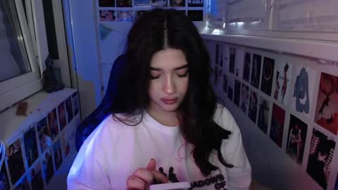 Snapshot of latina_mia chatting on January 2025 01:17:02 PM miiiiiiaaaa online show from January 2025 01:17:02 PM