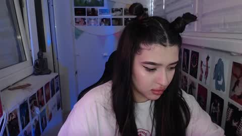 Snapshot of latina_mia chatting on February 2025 06:11:02 AM miiiiiiaaaa online show from February 2025 06:11:02 AM