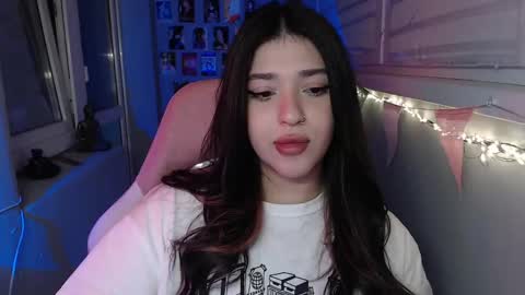 Snapshot of latina_mia chatting on February 2025 12:08:02 AM miiiiiiaaaa online show from February 2025 12:08:02 AM