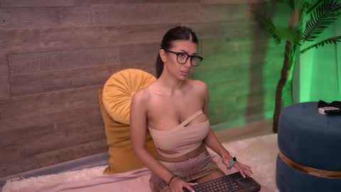 Snapshot of latinaloco chatting on September 2025 04:54:02 PM Latina online show from September 2025 04:54:02 PM
