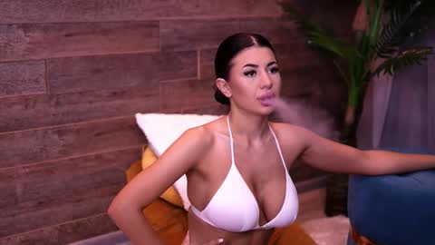 Snapshot of latinaloco chatting on October 2025 05:00:01 PM Latina online show from October 2025 05:00:01 PM