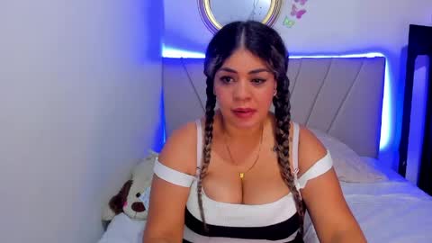 Snapshot of latinamav22 chatting on April 2026 10:14:02 PM latinamav22 online show from April 2026 10:14:02 PM