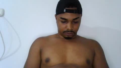 Snapshot of latinbbc_00 chatting on February 2025 11:33:01 AM latinbbc_00 online show from February 2025 11:33:01 AM