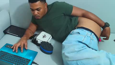 Snapshot of latinbbc_00 chatting on September 2025 06:12:02 AM latinbbc_00 online show from September 2025 06:12:02 AM