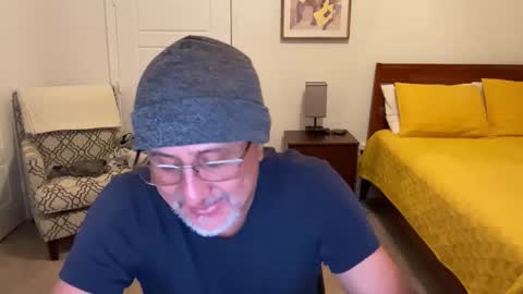 QS - INDEPENDENT MODEL online show from October 2025 05:11:02 AM