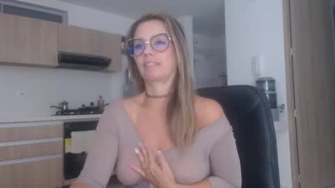 latinpaprika online show from October 2025 11:07:01 AM