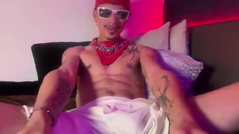 Snapshot of latinprincee chatting on April 2026 05:32:02 PM latinprincee online show from April 2026 05:32:02 PM
