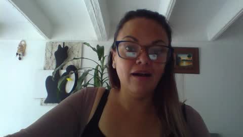 Laura online show from December 2025 03:53:01 PM