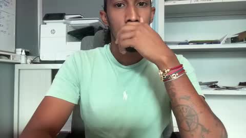 Snapshot of lau213 chatting on November 2025 12:04:02 PM lau213 online show from November 2025 12:04:02 PM