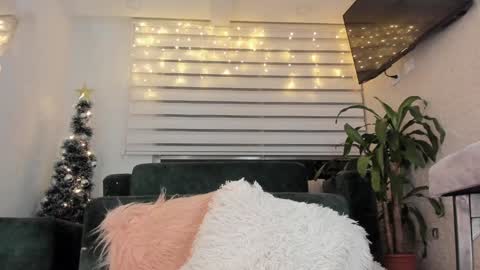 Snapshot of laura__cruz chatting on December 2024 03:21:02 AM laura cruz online show from December 2024 03:21:02 AM