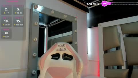 laura__js_ online show from November 2025 06:21:02 PM