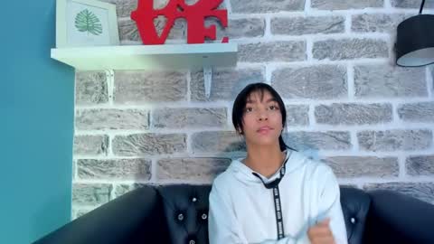 Laura online show from March 2025 06:55:01 PM