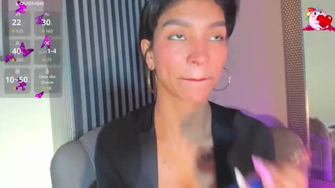 Laura online show from October 2025 11:37:01 PM