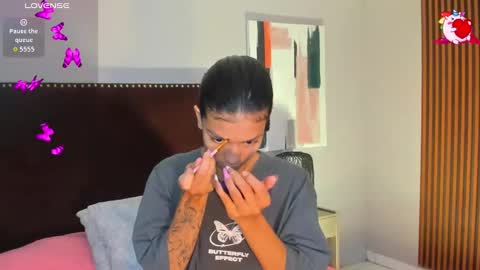 Laura online show from October 2025 12:50:01 PM