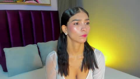 Snapshot of laura_aristizabal_19 chatting on April 2026 12:25:01 PM Laura online show from April 2026 12:25:01 PM