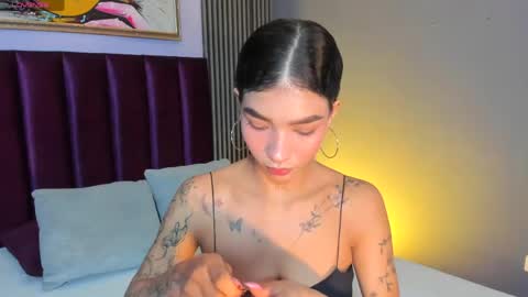 Snapshot of laura_aristizabal_19 chatting on May 2026 11:50:02 AM Laura online show from May 2026 11:50:02 AM
