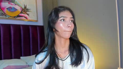 Snapshot of laura_aristizabal_19 chatting on May 2026 12:02:02 PM Laura online show from May 2026 12:02:02 PM