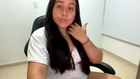 Snapshot of laura_d23 chatting on October 2025 11:18:01 PM laura online show from October 2025 11:18:01 PM